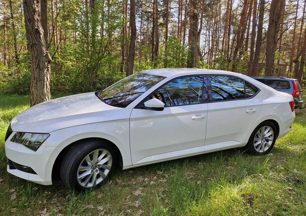 Skoda Superb cena 87500 przebieg: 80000, rok produkcji 2018 z Sosnowiec małe 301